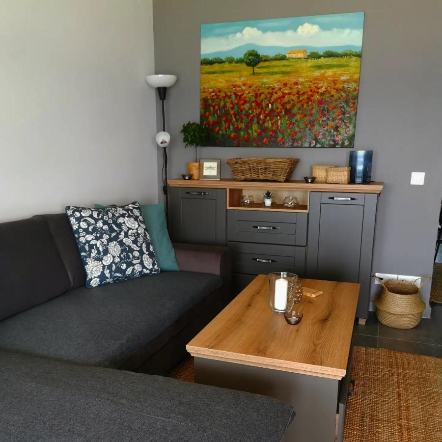 Sea Breeze Luxury דירה Vrasná