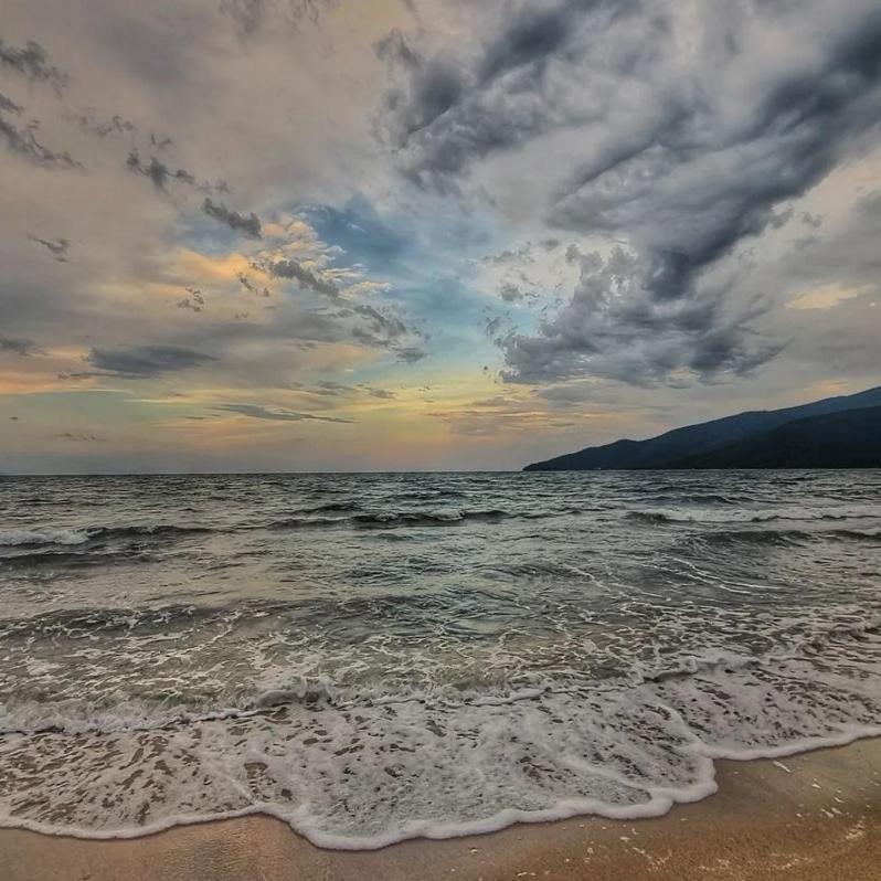 Sea Breeze Luxury Apartment Nea Vrasna